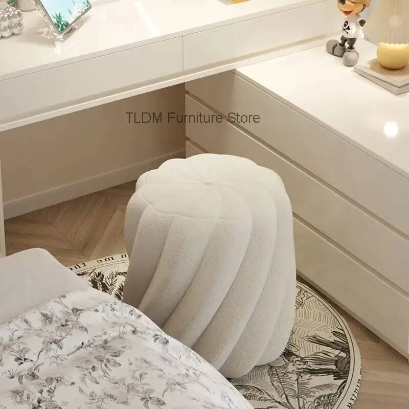Lamb Wool Pleated Round Stool  - Home Barcelona recension och pris